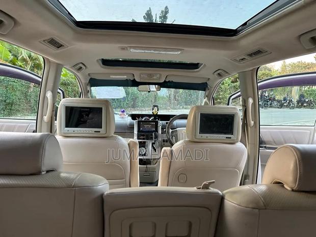 Toyota Noah 2009 Silver