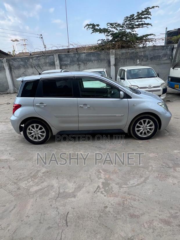 Toyota IST 2005 Gray