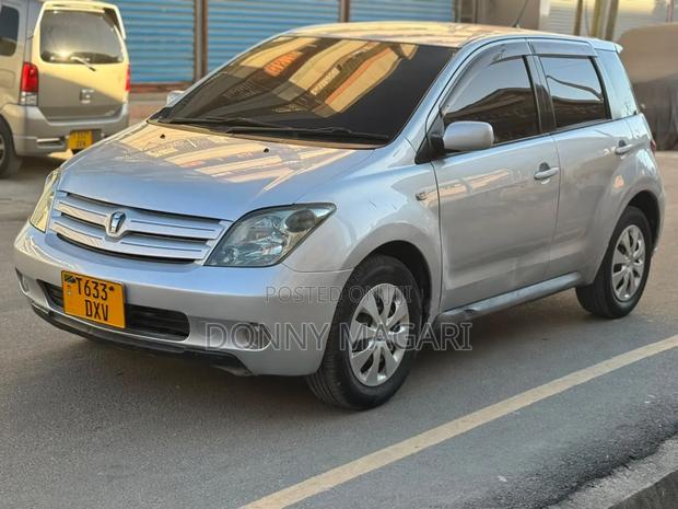 Toyota IST 2004 Silver