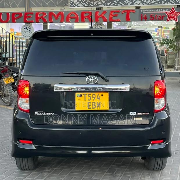 Toyota Corolla Rumion 2009 Black