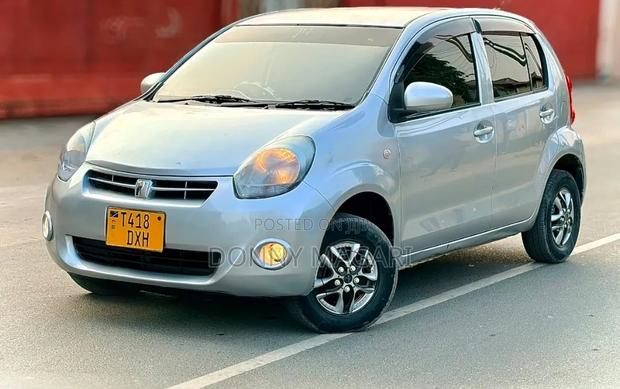 Toyota Passo 2011 Silver