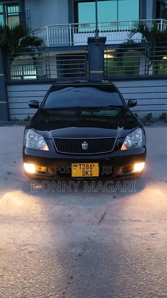 Toyota Crown 2006 Black