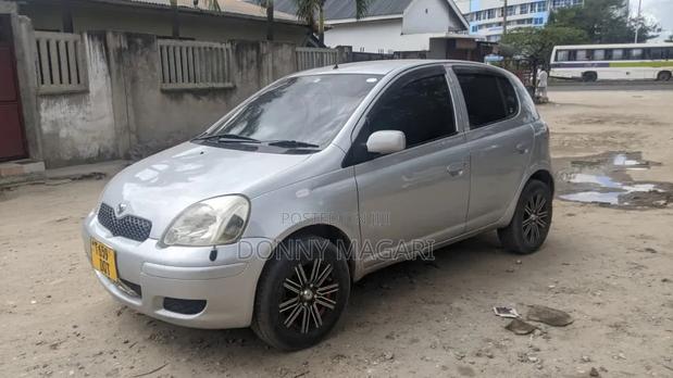 Toyota Vitz 2003 Silver