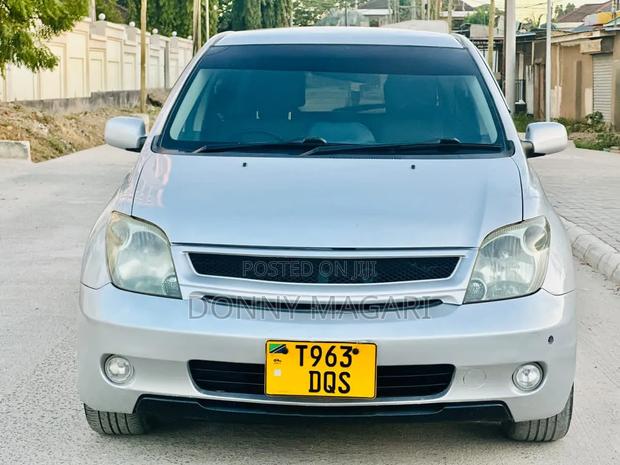 Toyota IST 2004 Silver