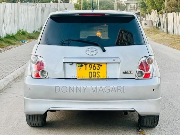 Toyota IST 2004 Silver