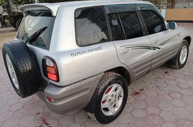 Toyota RAV4 Base FWD 1999 Silver