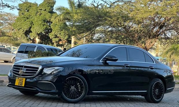 Mercedes-Benz E400 2016 Black