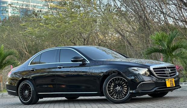 Mercedes-Benz E400 2016 Black