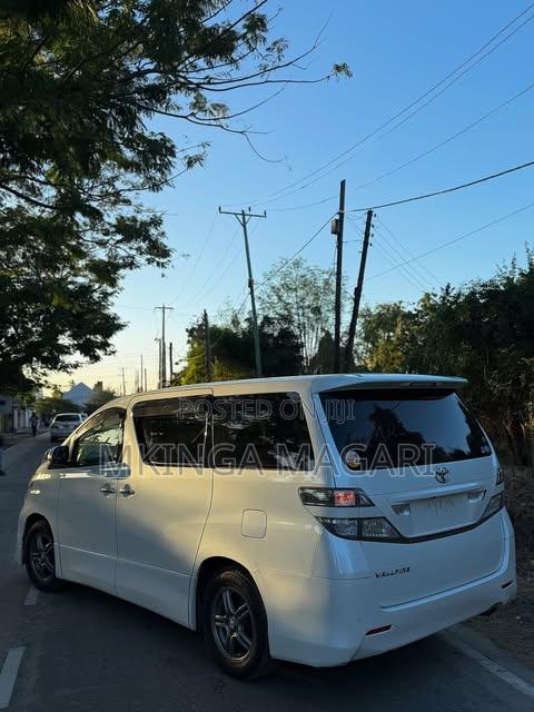 Toyota Vellfire 2009 White