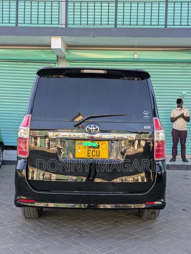 Toyota Noah 2007 Black