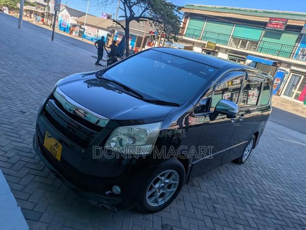 Toyota Noah 2007 Black