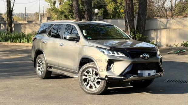 Toyota Fortuner 2024 Brown