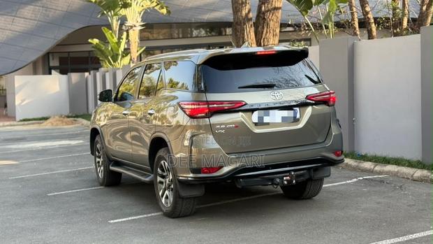 Toyota Fortuner 2024 Brown