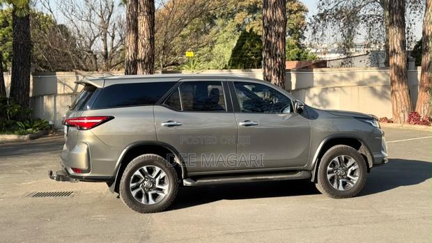 Toyota Fortuner 2024 Brown