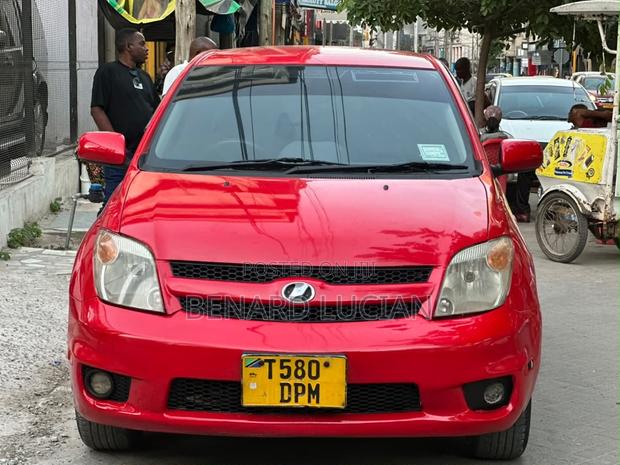 Toyota IST 2005 Red