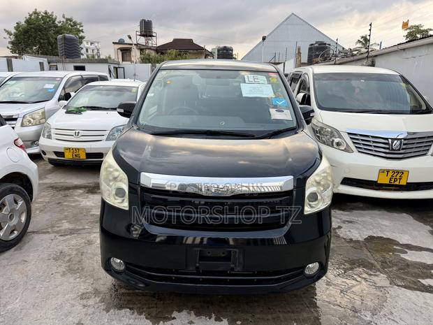 Toyota Noah 2.0 143hp FWD (8 Seater) 2008 Black