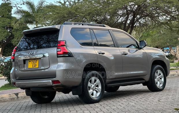 Toyota Land Cruiser Prado 2.7 2020 Gray