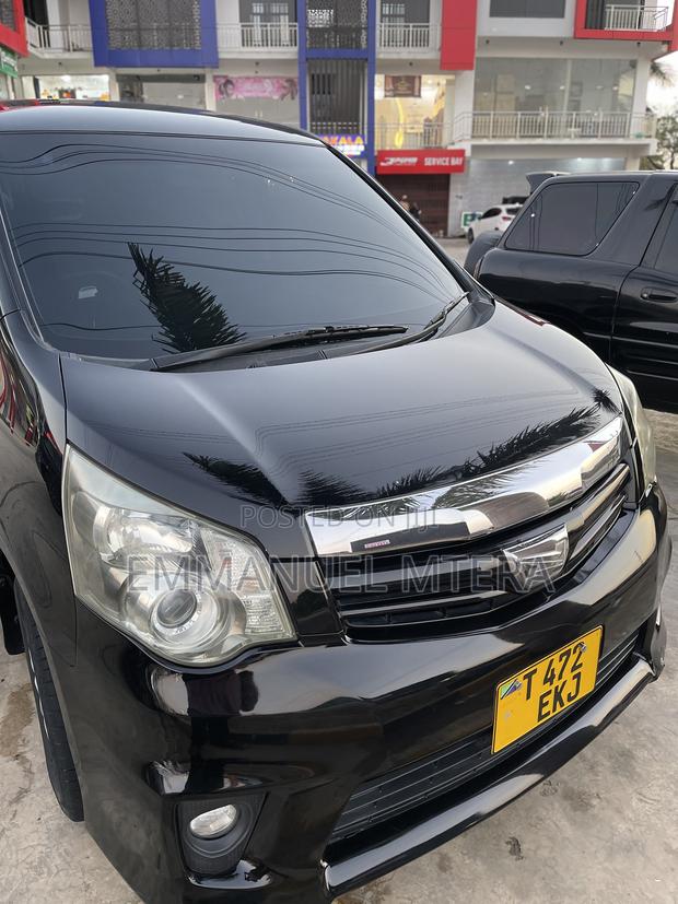 Toyota Noah 2.0 143hp FWD (7 Seater) 2010 Black