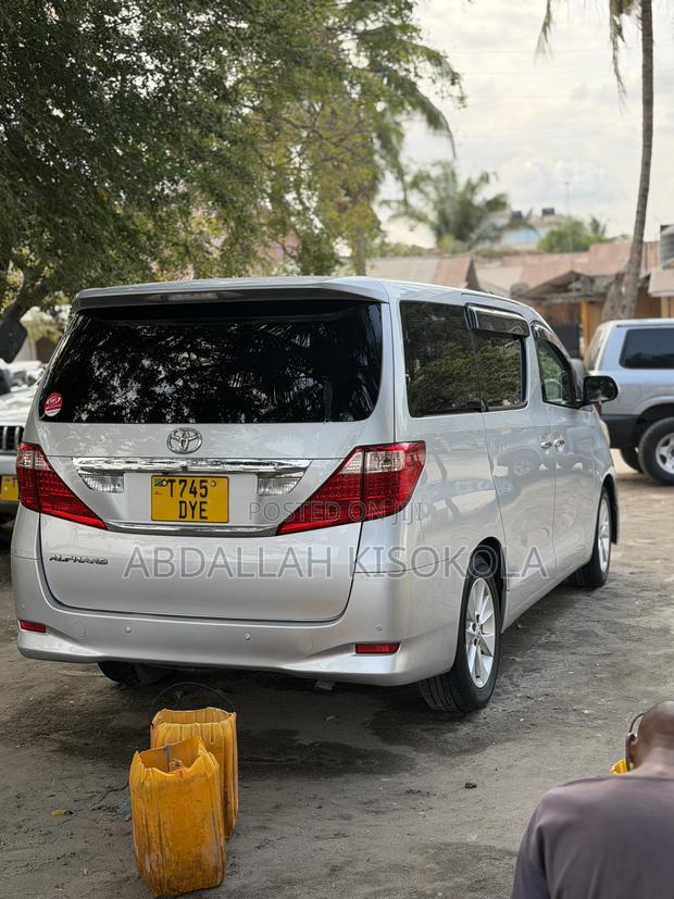 Toyota Alphard 2.4 Petrol FWD 2009 Silver