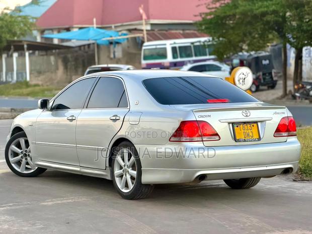 Toyota Crown 2004 Silver
