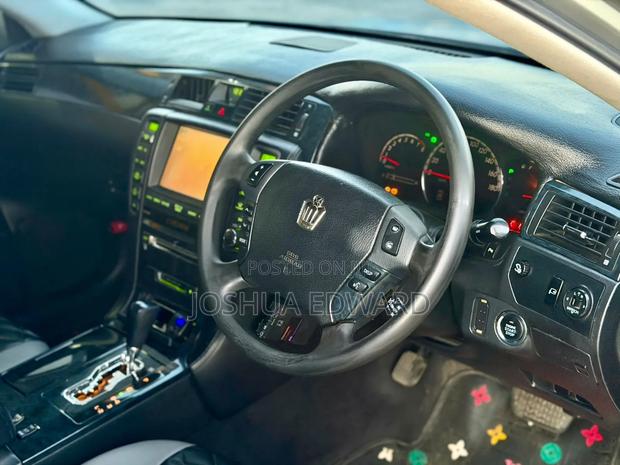 Toyota Crown 2004 Silver