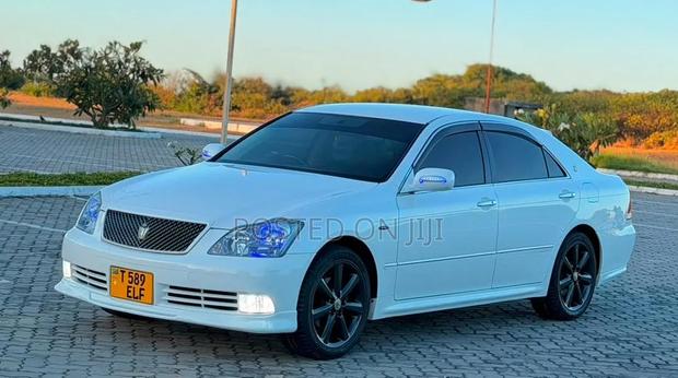 Toyota Crown Royale 2005 White