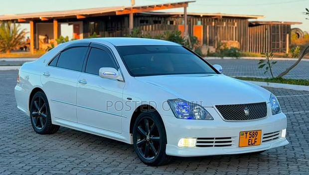 Toyota Crown Royale 2005 White