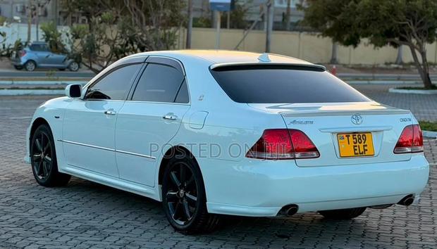 Toyota Crown Royale 2005 White