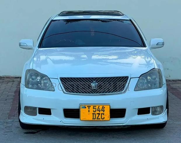 Toyota Crown 2006 White