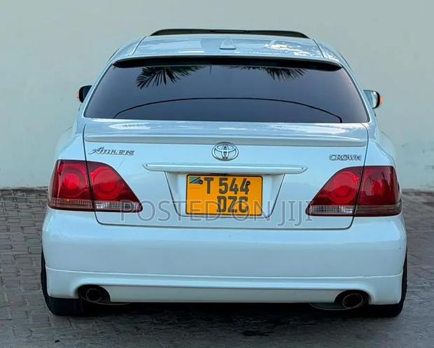 Toyota Crown 2006 White