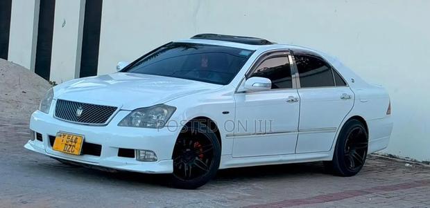 Toyota Crown 2006 White