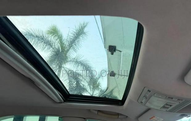 Toyota Crown 2006 White