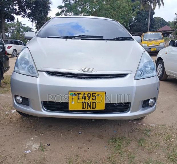 Toyota Wish 2005 Silver