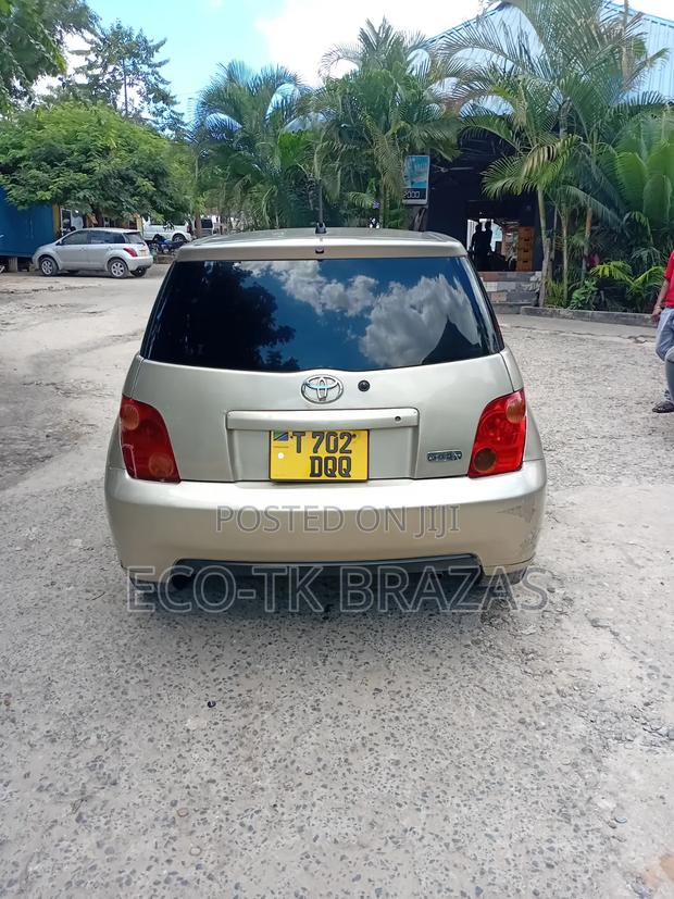 Toyota IST 2004 Gold
