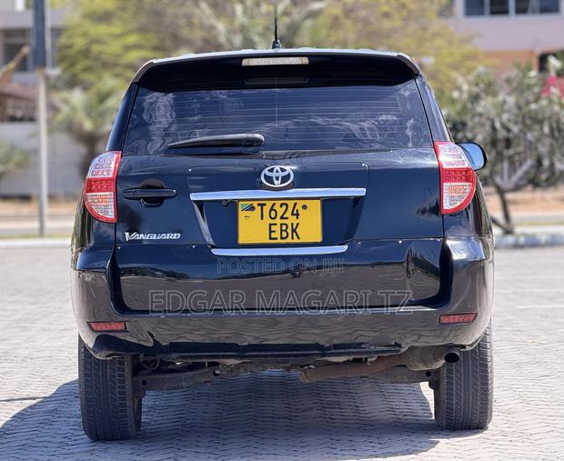 Toyota Crown 2011 Black