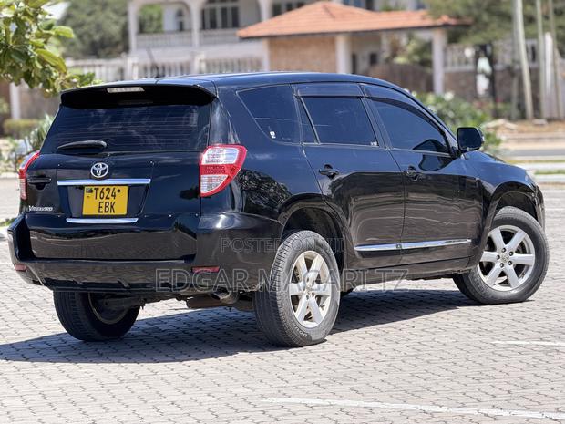 Toyota Crown 2011 Black