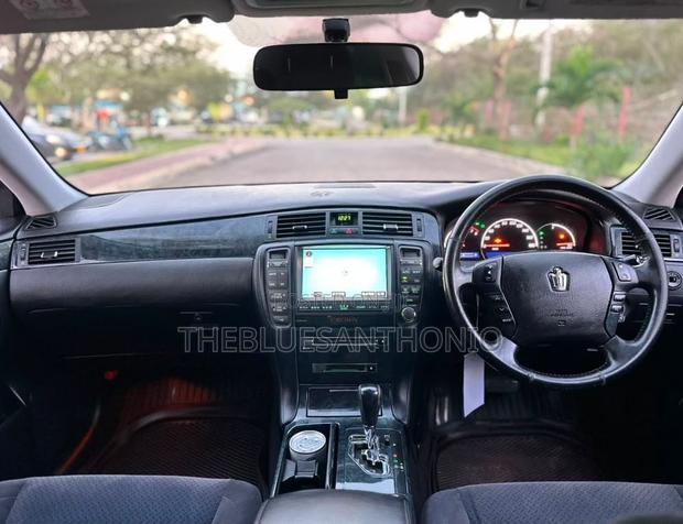 Toyota Crown 2006 Black
