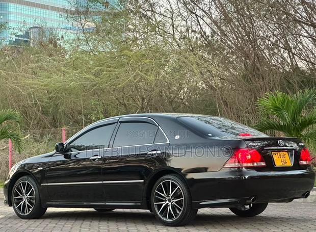 Toyota Crown 2006 Black