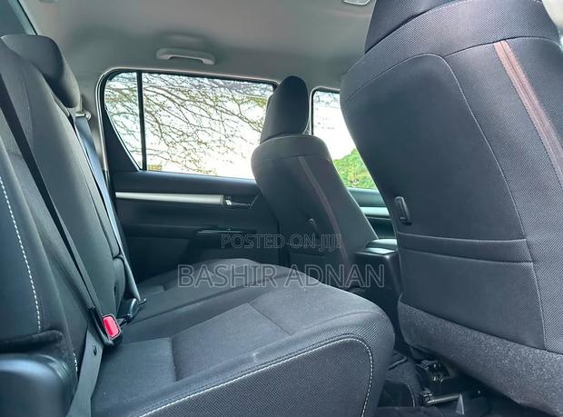 Toyota Hilux 2023 Gray