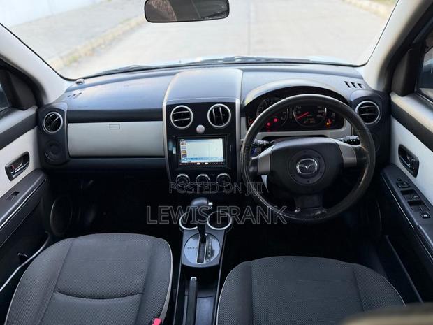 Mazda Verisa 2009 Silver