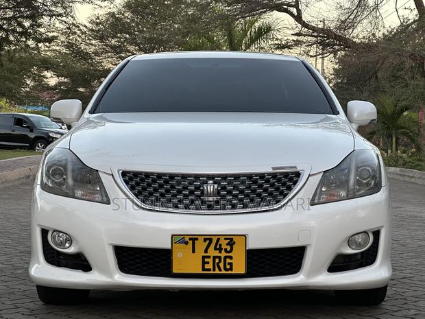 Toyota Crown 2009 White