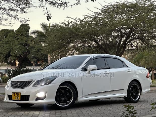 Toyota Crown 2009 White