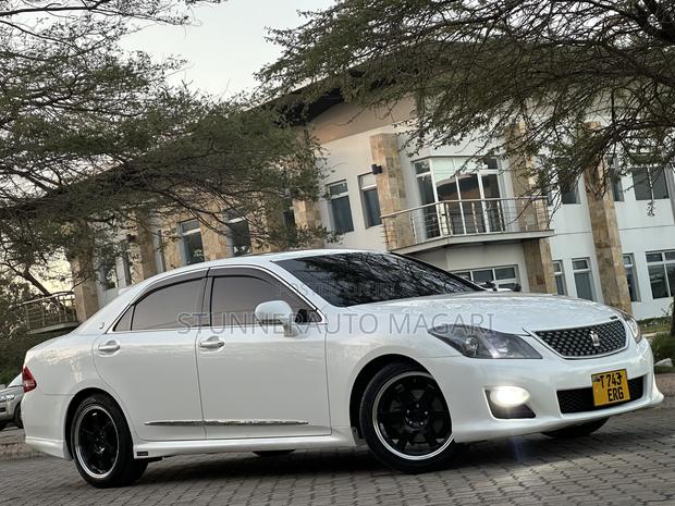 Toyota Crown 2009 White