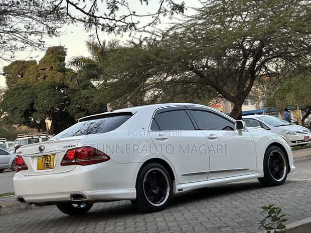 Toyota Crown 2009 White