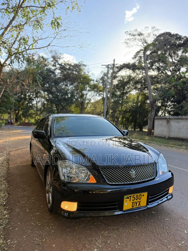 Toyota Crown Royale 2005 Black