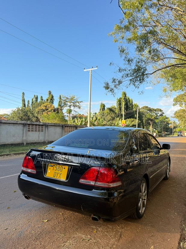 Toyota Crown Royale 2005 Black