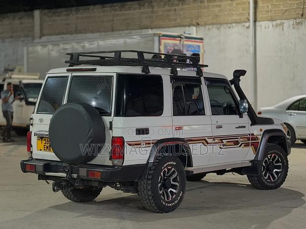 Toyota Land Cruiser 2015 Silver