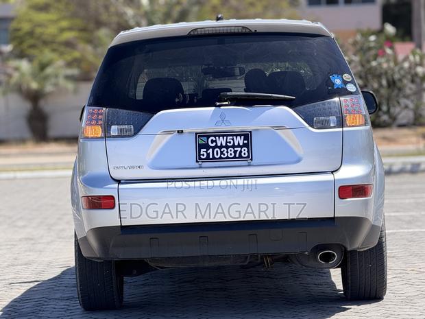 Mitsubishi Outlander 2010 Silver