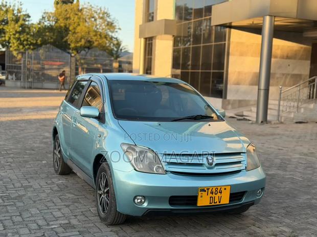Toyota IST 2004 Blue
