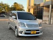 Toyota Noah 2005 Silver for sale